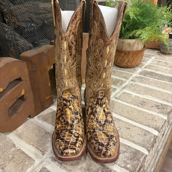 Ferrini Women’s Leather Faux Snakeskin Cowboy Boots Size 7 - Picture 2 of 14